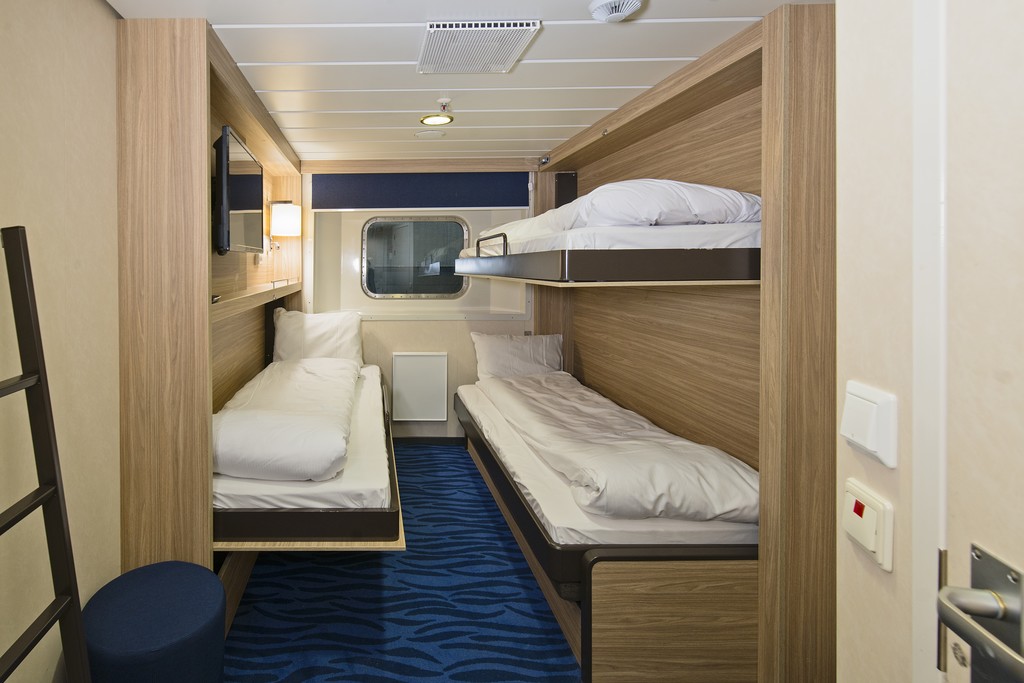 Hurtigruten MS Richard With Polar Outside middle deck for 3 travellers.jpg